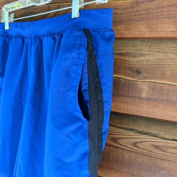 Under Armour 7" Launch Stretch Woven Run Shorts, like new! - Picture 7 of 10